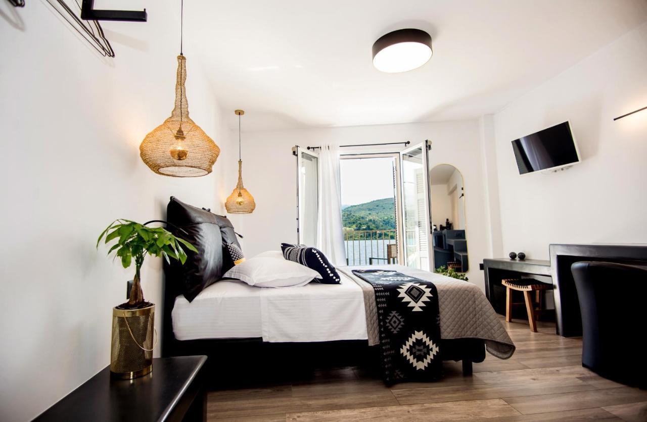A & B Minimal Suite Ιι With Sea View In Argostoli Екстер'єр фото