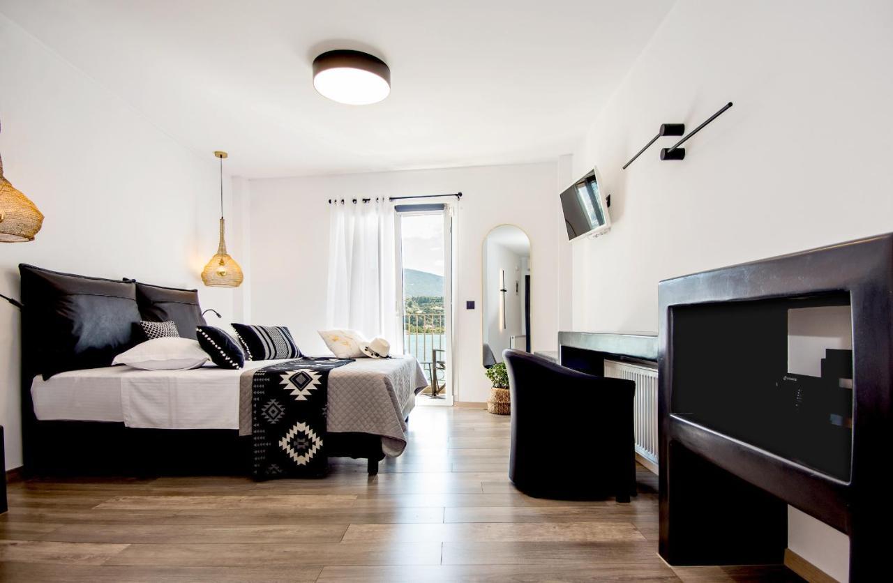A & B Minimal Suite Ιι With Sea View In Argostoli Екстер'єр фото